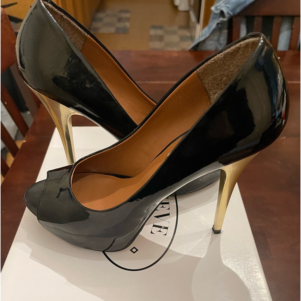 WHAT A HOT PEEP TOE!